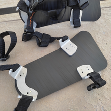 Charger l'image dans la galerie, Semelles de glisse avec pièces couleur alu et sangles noires 03.